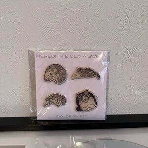 Taylor Swift Meredith & Olivia Swift Pin Set